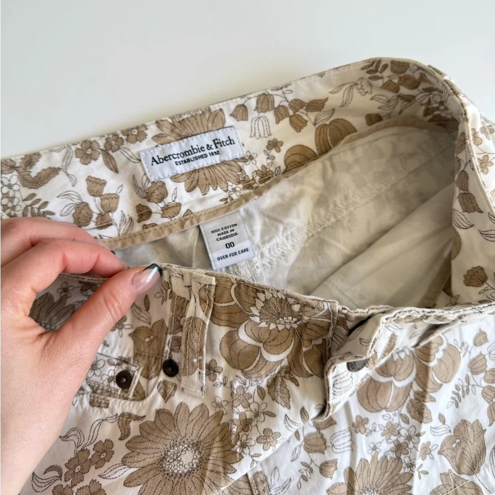 FLASH SALE⚡️Abercrombie Mini Skirt - Picture 2 of 3